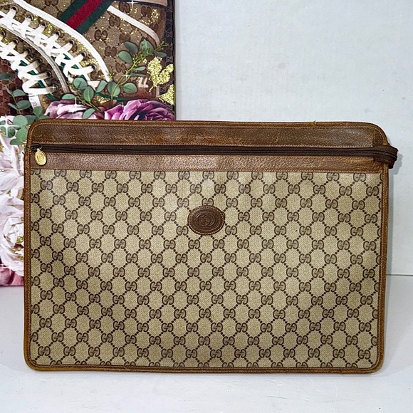 GUCCI GM LAPTOP Cover GG Monogram/Clucth